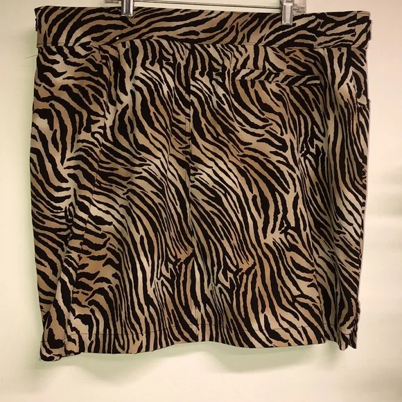 Chico’s Zenergy Skort - Picture 4 of 7